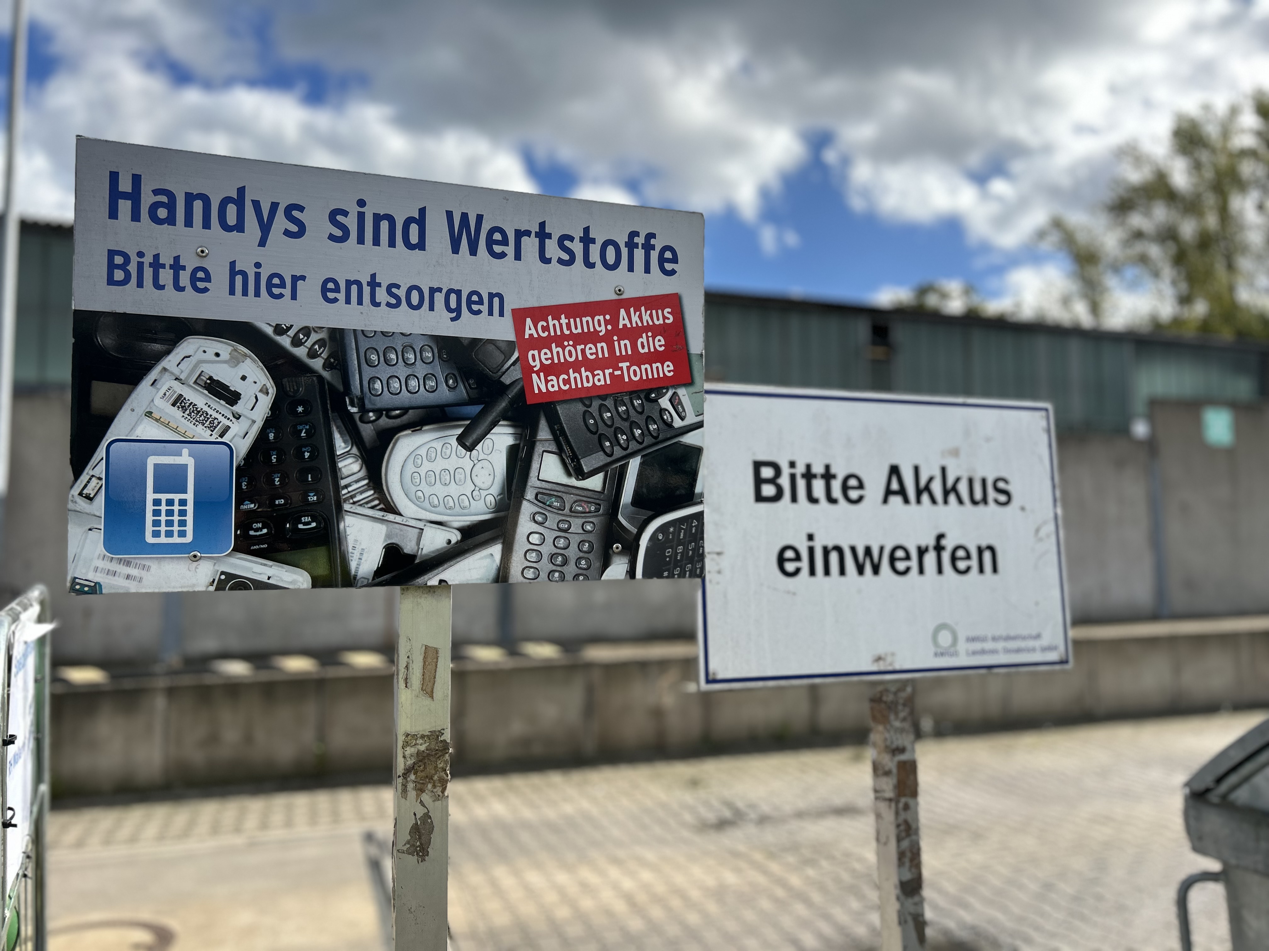 Achtung Brandgefahr: Akkus und Elektrogeräte nie in den Hausmüll!